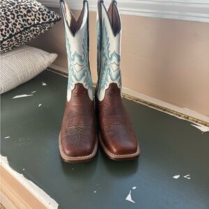 Ariat Brown and Cream Western Boots with Blue Accents